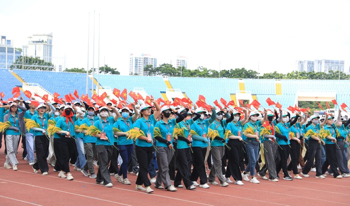 Chủ tịch MTTQVN thành phố Hà Nội thăm, động viên khối tham gia diễu binh, diễu hành A80- Ảnh 3.