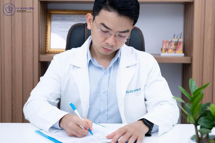 ThS.BS Bùi Hoàng Bình: Thẩm mỹ nên ưu tiên an toàn và làm nổi bật vẻ đẹp tự nhiên - Ảnh 2. ThS.BS Bùi Hoàng Bình: Thẩm mỹ nên ưu tiên an toàn và làm nổi bật vẻ đẹp tự nhiên - Ảnh 2.