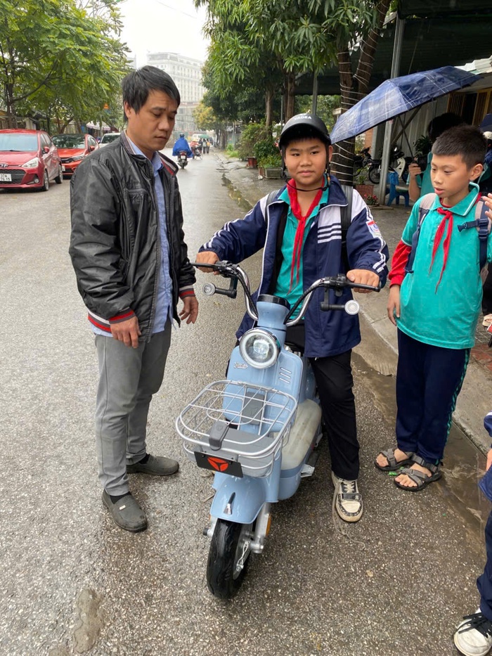 Xe điện vào mùa cao điểm trước thềm khai giảng- Ảnh 3. Xe điện vào mùa cao điểm trước thềm khai giảng- Ảnh 3.