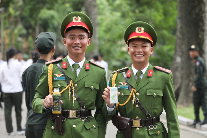 Phút giải lao quý báu của các chiến sỹ ngày hợp luyện sự kiện A80- Ảnh 10. Phút giải lao quý báu của các chiến sỹ ngày hợp luyện sự kiện A80- Ảnh 10.