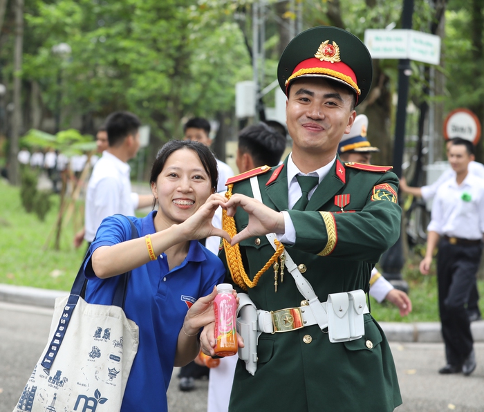 Phút giải lao quý báu của các chiến sỹ ngày hợp luyện sự kiện A80- Ảnh 13. Phút giải lao quý báu của các chiến sỹ ngày hợp luyện sự kiện A80- Ảnh 13.