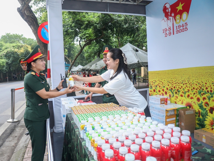 Phút giải lao quý báu của các chiến sỹ ngày hợp luyện sự kiện A80- Ảnh 15. Phút giải lao quý báu của các chiến sỹ ngày hợp luyện sự kiện A80- Ảnh 15.