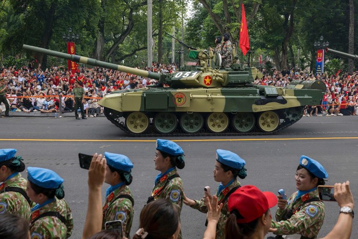Phút giải lao quý báu của các chiến sỹ ngày hợp luyện sự kiện A80- Ảnh 2. Phút giải lao quý báu của các chiến sỹ ngày hợp luyện sự kiện A80- Ảnh 2.
