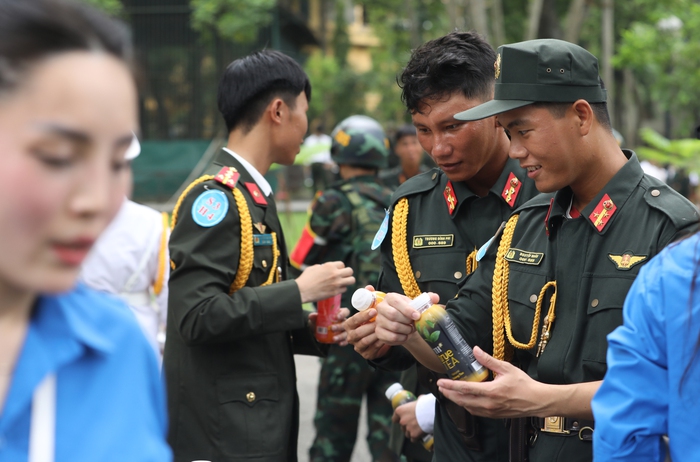 Phút giải lao quý báu của các chiến sỹ ngày hợp luyện sự kiện A80- Ảnh 9. Phút giải lao quý báu của các chiến sỹ ngày hợp luyện sự kiện A80- Ảnh 9.