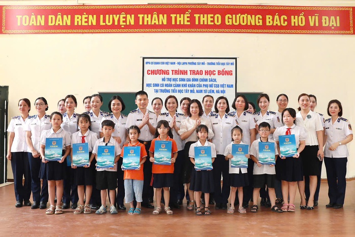 Phụ nữ Cảnh sát biển: Nhiều mô hình ý nghĩa giúp đồng bào dân tộc thiểu số - Ảnh 3. Phụ nữ Cảnh sát biển: Nhiều mô hình ý nghĩa giúp đồng bào dân tộc thiểu số - Ảnh 3.