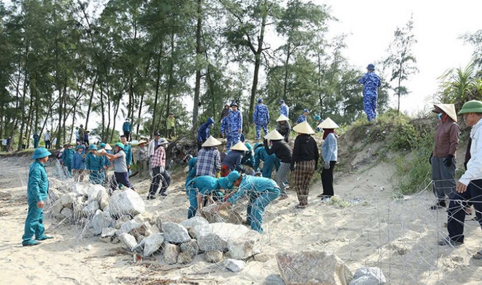 Các cấp Hội phụ nữ Hà Tĩnh khẩn trương ứng phó với cơn bão số 5 - Ảnh 3. Các cấp Hội phụ nữ Hà Tĩnh khẩn trương ứng phó với cơn bão số 5 - Ảnh 3.