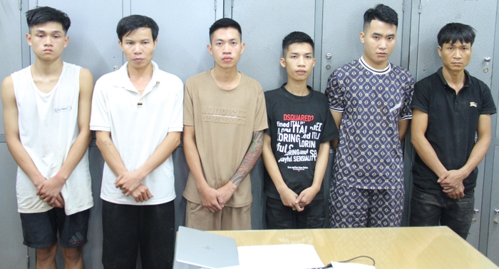 Bắt giữ 11 đối tượng trong đường dây lừa đảo livestream bán đá "đổ thạch"- Ảnh 2. Bắt giữ 11 đối tượng trong đường dây lừa đảo livestream bán đá "đổ thạch"- Ảnh 2.
