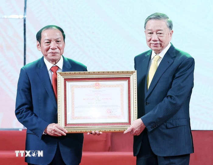 Tổng Bí thư Tô Lâm: Văn hóa phải soi đường, hình thành năng lực mềm quốc gia- Ảnh 4. Tổng Bí thư Tô Lâm: Văn hóa phải soi đường, hình thành năng lực mềm quốc gia- Ảnh 4.