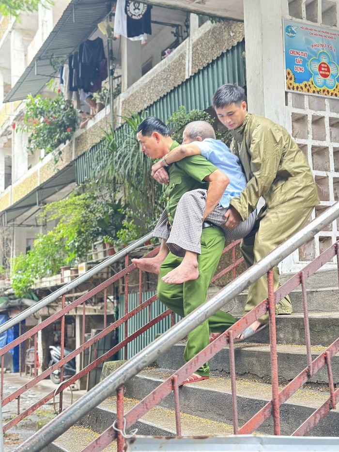 Hơn 1.300 cư dân Nghệ An rời chung cư cũ trước bão số 5- Ảnh 2. Hơn 1.300 cư dân Nghệ An rời chung cư cũ trước bão số 5- Ảnh 2.