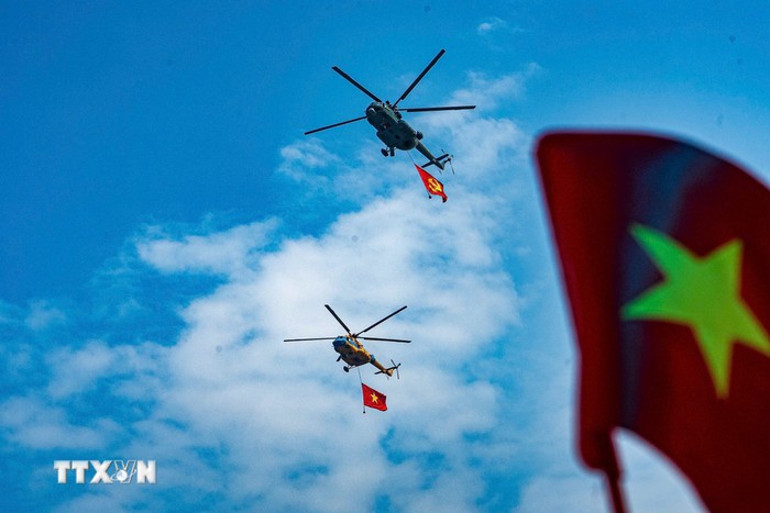 Chiêm ngưỡng dàn máy bay diễn tập trên bầu trời Hà Nội- Ảnh 1. Chiêm ngưỡng dàn máy bay diễn tập trên bầu trời Hà Nội- Ảnh 1.