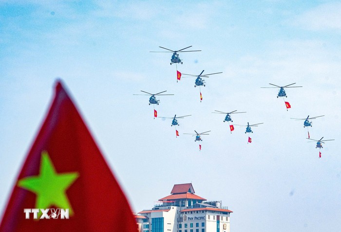 Chiêm ngưỡng dàn máy bay diễn tập trên bầu trời Hà Nội- Ảnh 2. Chiêm ngưỡng dàn máy bay diễn tập trên bầu trời Hà Nội- Ảnh 2.