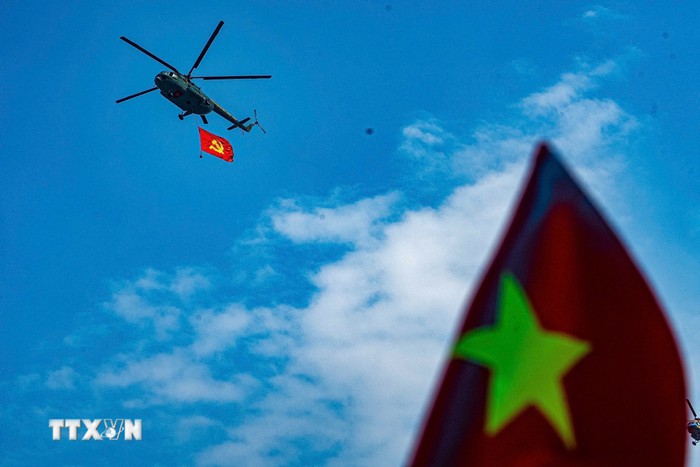 Chiêm ngưỡng dàn máy bay diễn tập trên bầu trời Hà Nội- Ảnh 6. Chiêm ngưỡng dàn máy bay diễn tập trên bầu trời Hà Nội- Ảnh 6.