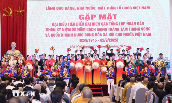 Chủ tịch nước và Thủ tướng gặp mặt đại biểu tiêu biểu đại diện các tầng lớp Nhân dân- Ảnh 4. Chủ tịch nước và Thủ tướng gặp mặt đại biểu tiêu biểu đại diện các tầng lớp Nhân dân- Ảnh 4.