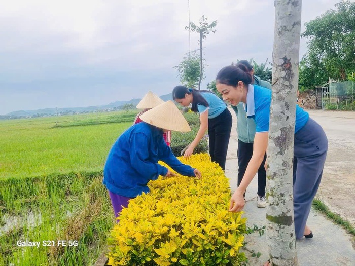 "Hàng cây xanh phụ nữ" tô điểm diện mạo nông thôn mới ở Bình Minh- Ảnh 4. "Hàng cây xanh phụ nữ" tô điểm diện mạo nông thôn mới ở Bình Minh- Ảnh 4.