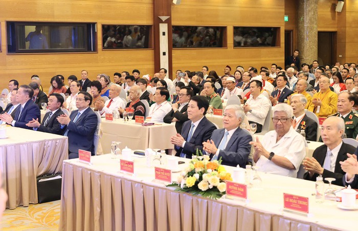 Sức mạnh đại đoàn kết làm nên thắng lợi của dân tộc- Ảnh 2. Sức mạnh đại đoàn kết làm nên thắng lợi của dân tộc- Ảnh 2.