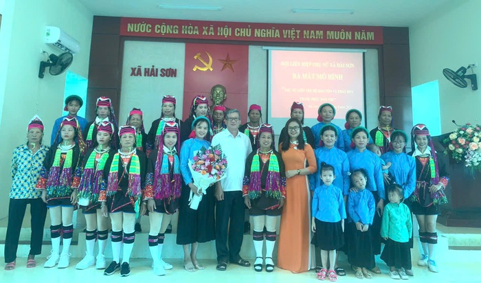 Bí quyết bảo tồn, phát huy trang phục truyền thống dân tộc trên đỉnh Pò Hèn- Ảnh 1.