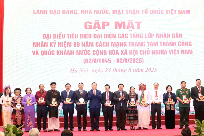 Sức mạnh đại đoàn kết làm nên thắng lợi của dân tộc- Ảnh 6. Sức mạnh đại đoàn kết làm nên thắng lợi của dân tộc- Ảnh 6.