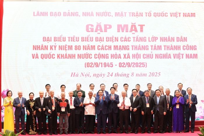 Sức mạnh đại đoàn kết làm nên thắng lợi của dân tộc- Ảnh 3. Sức mạnh đại đoàn kết làm nên thắng lợi của dân tộc- Ảnh 3.