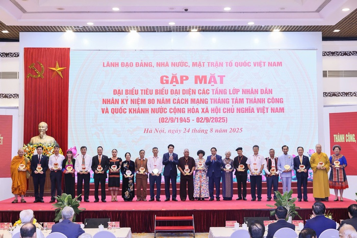 Sức mạnh đại đoàn kết làm nên thắng lợi của dân tộc- Ảnh 4. Sức mạnh đại đoàn kết làm nên thắng lợi của dân tộc- Ảnh 4.