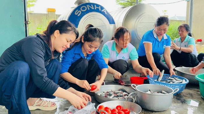 Hội LHPN Hà Tĩnh chung tay chăm lo đời sống người dân sơ tán tránh bão- Ảnh 1. Hội LHPN Hà Tĩnh chung tay chăm lo đời sống người dân sơ tán tránh bão- Ảnh 1.