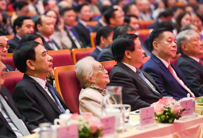 Trao danh hiệu Anh hùng Lao động cho nguyên Phó Chủ tịch nước Nguyễn Thị Bình- Ảnh 1. Trao danh hiệu Anh hùng Lao động cho nguyên Phó Chủ tịch nước Nguyễn Thị Bình- Ảnh 1.