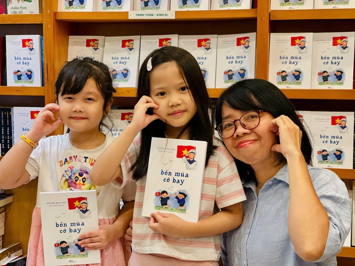 "Bốn mùa cờ bay": Hải trình Trường Sa của Huỳnh Mai Liên- Ảnh 1. "Bốn mùa cờ bay": Hải trình Trường Sa của Huỳnh Mai Liên- Ảnh 1.