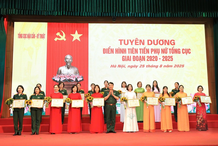 Tổng cục Hậu cần - Kỹ thuật biểu dương điển hình tiên tiến trong phong trào thi đua của phụ nữ - Ảnh 6. Tổng cục Hậu cần - Kỹ thuật biểu dương điển hình tiên tiến trong phong trào thi đua của phụ nữ - Ảnh 6.