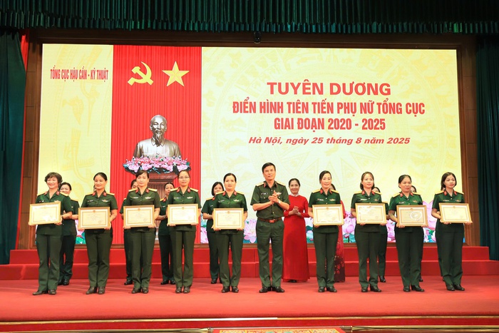 Tổng cục Hậu cần - Kỹ thuật biểu dương điển hình tiên tiến trong phong trào thi đua của phụ nữ - Ảnh 4. Tổng cục Hậu cần - Kỹ thuật biểu dương điển hình tiên tiến trong phong trào thi đua của phụ nữ - Ảnh 4.
