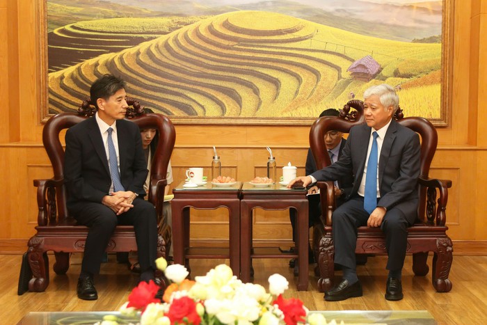 Chủ tịch UBTƯ MTTQ Việt Nam Đỗ Văn Chiến tiếp Chủ tịch Hiệp hội Kinh tế và Văn hóa Hàn Quốc - Việt Nam- Ảnh 1. Chủ tịch UBTƯ MTTQ Việt Nam Đỗ Văn Chiến tiếp Chủ tịch Hiệp hội Kinh tế và Văn hóa Hàn Quốc - Việt Nam- Ảnh 1.