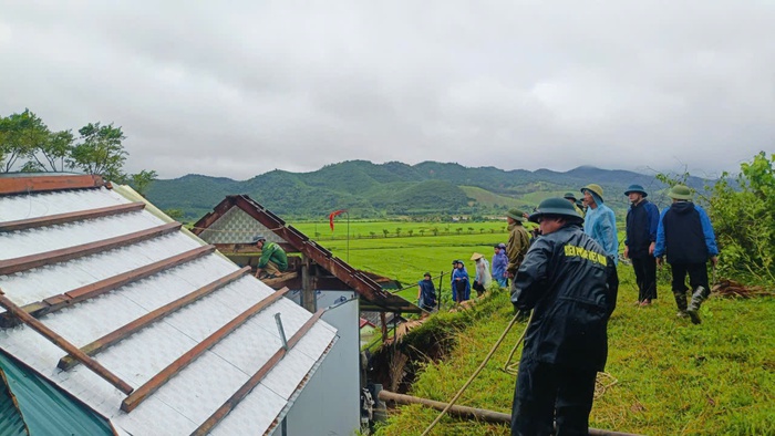 Bộ đội Biên phòng điều động thêm lực lượng hỗ trợ người dân khắc phục hậu quả sau bão- Ảnh 4.