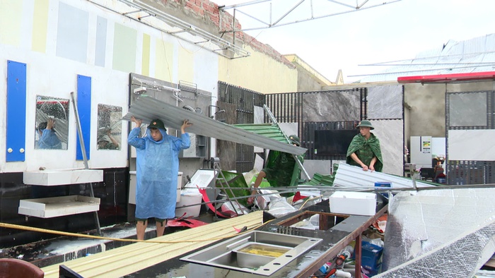 Bộ đội Biên phòng điều động thêm lực lượng hỗ trợ người dân khắc phục hậu quả sau bão- Ảnh 5.