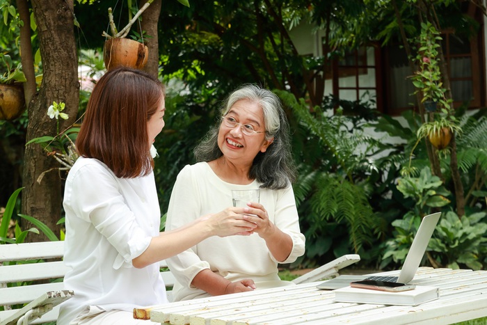 Trao yêu thương, chăm sức khỏe cha mẹ dịp Vu Lan- Ảnh 3.