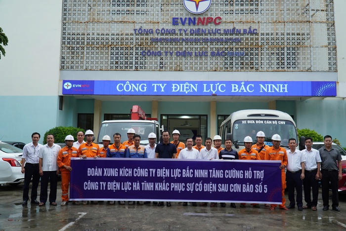 Điện lực miền Bắc chủ động ứng phó và tích cực khắc phục lưới điện sau bão số 5- Ảnh 2.