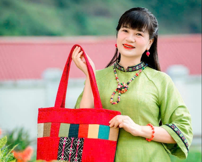Học nghề giúp phụ nữ vùng cao tăng thu nhập, góp phần xây dựng nông thôn mới- Ảnh 1.