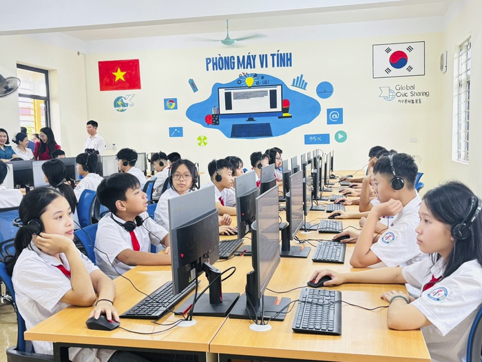 Bàn giao 35 bộ máy tính trị giá hơn 851 triệu đồng cho Trường THCS Quang Vinh- Ảnh 1. Bàn giao 35 bộ máy tính trị giá hơn 851 triệu đồng cho Trường THCS Quang Vinh- Ảnh 1.