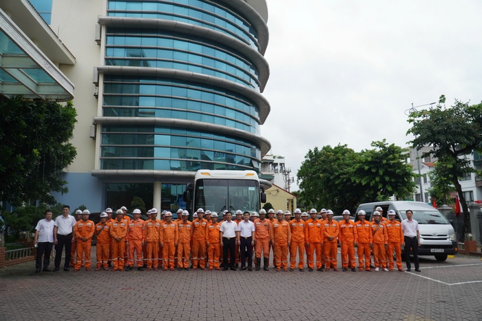 Điện lực miền Bắc chủ động ứng phó và tích cực khắc phục lưới điện sau bão số 5- Ảnh 4.