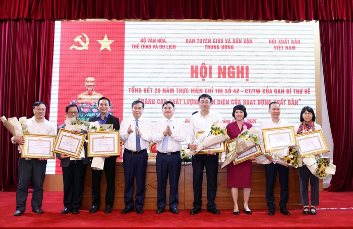 Tặng Bằng khen cho các tập thể có thành tích xuất sắc trong công tác tham mưu, tổ chức thực hiện Chỉ thị số 42-CT/TW (2004 - 2024) Tặng Bằng khen cho các tập thể có thành tích xuất sắc trong công tác tham mưu, tổ chức thực hiện Chỉ thị số 42-CT/TW (2004 - 2024)
