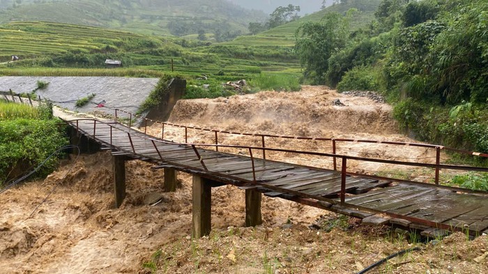 Lào Cai: Mưa lũ gây thiệt hại nặng về người và tài sản- Ảnh 1.
