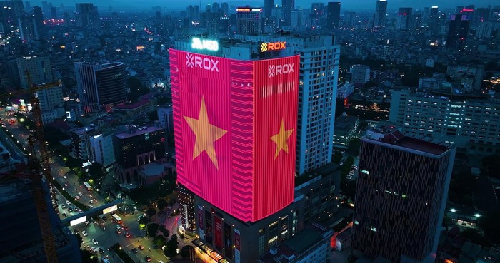 ROX Tower rực rỡ cờ hoa, lan tỏa tinh thần tự hào Việt Nam- Ảnh 1. ROX Tower rực rỡ cờ hoa, lan tỏa tinh thần tự hào Việt Nam- Ảnh 1.