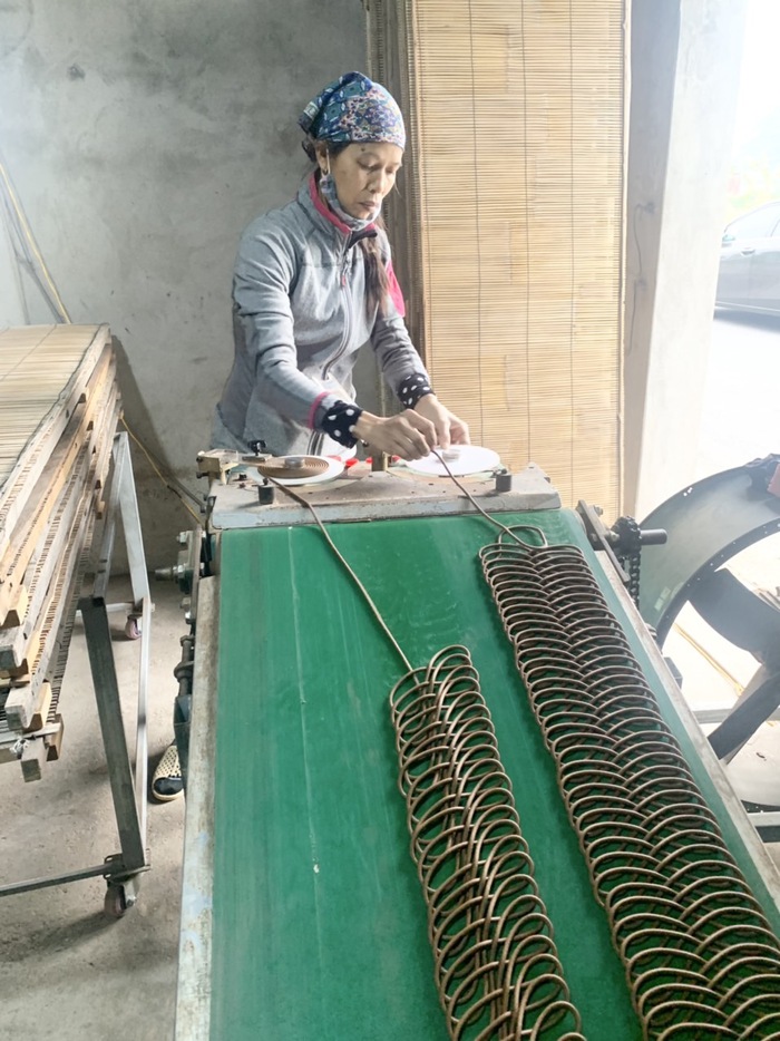 Gìn giữ danh thơm cho làng hương xạ thôn Cao- Ảnh 3. Gìn giữ danh thơm cho làng hương xạ thôn Cao- Ảnh 3.