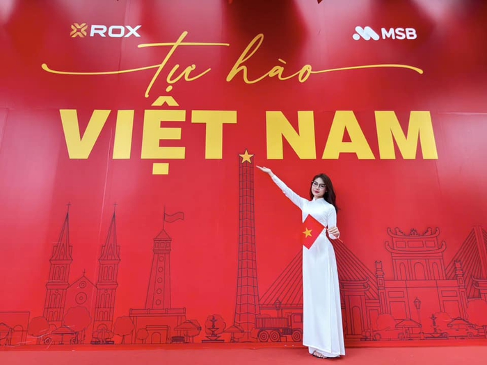 ROX Tower rực rỡ cờ hoa, lan tỏa tinh thần tự hào Việt Nam- Ảnh 4. ROX Tower rực rỡ cờ hoa, lan tỏa tinh thần tự hào Việt Nam- Ảnh 4.