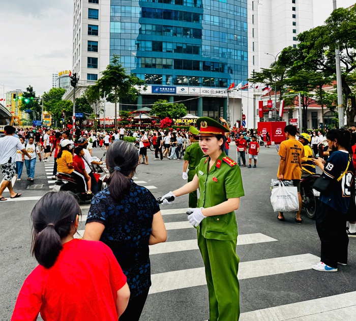 Nữ chiến sĩ Công an Thủ đô tham gia giữ an ninh trật tự sơ duyệt diễu binh, diễu hành - Ảnh 2. Nữ chiến sĩ Công an Thủ đô tham gia giữ an ninh trật tự sơ duyệt diễu binh, diễu hành - Ảnh 2.