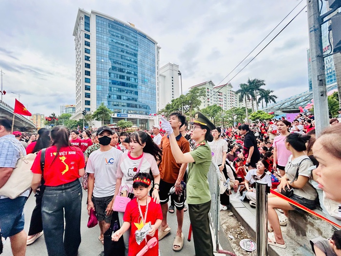 Nữ chiến sĩ Công an Thủ đô tham gia giữ an ninh trật tự sơ duyệt diễu binh, diễu hành - Ảnh 7. Nữ chiến sĩ Công an Thủ đô tham gia giữ an ninh trật tự sơ duyệt diễu binh, diễu hành - Ảnh 7.