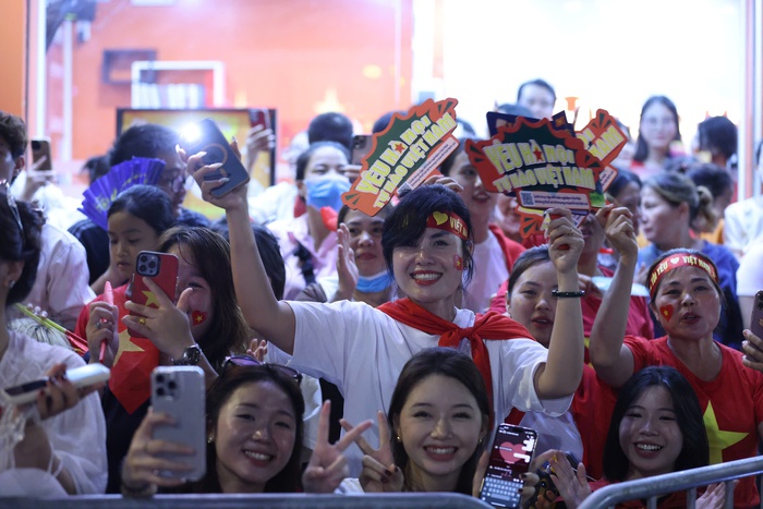 "Biển người" nô nức xem sơ duyệt diễu binh, diễu hành kỷ niệm 80 năm Quốc khánh- Ảnh 5. "Biển người" nô nức xem sơ duyệt diễu binh, diễu hành kỷ niệm 80 năm Quốc khánh- Ảnh 5.