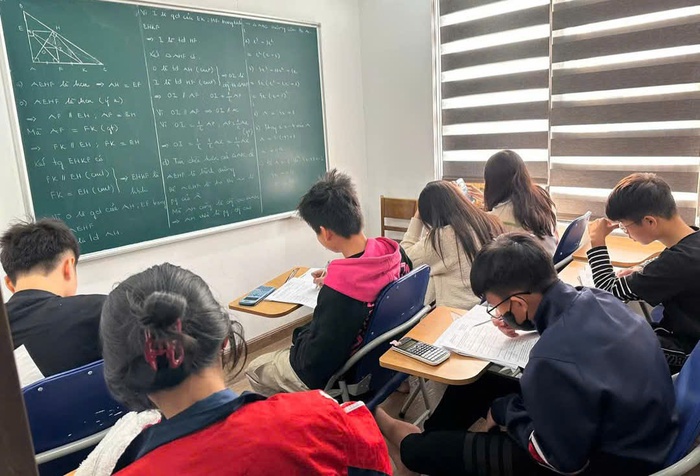 Năm học mới tiếp tục siết quản lý dạy thêm, học thêm- Ảnh 1. Năm học mới tiếp tục siết quản lý dạy thêm, học thêm- Ảnh 1.