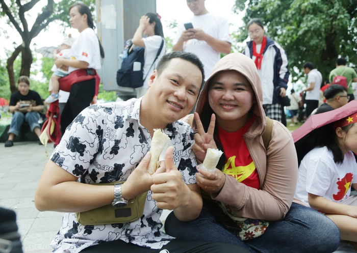 Chiến sĩ Khối pháo binh - tên lửa cùng người dân cất cao tiếng hát "Việt Nam - Hồ Chí Minh"- Ảnh 10. Chiến sĩ Khối pháo binh - tên lửa cùng người dân cất cao tiếng hát "Việt Nam - Hồ Chí Minh"- Ảnh 10.