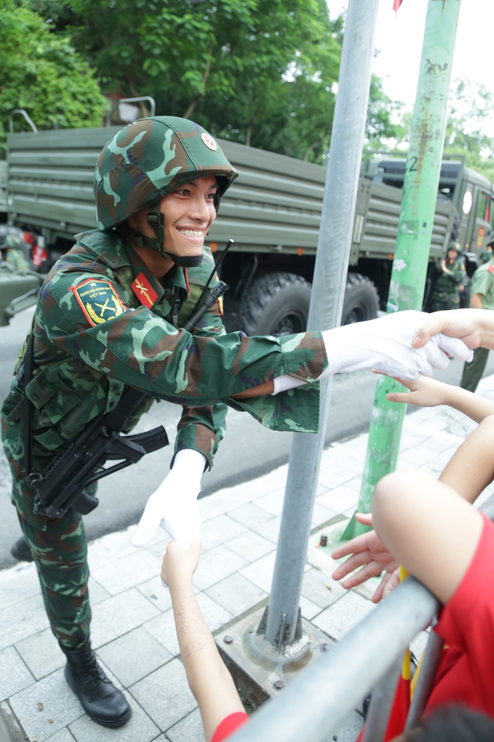 Chiến sĩ Khối pháo binh - tên lửa cùng người dân cất cao tiếng hát "Việt Nam - Hồ Chí Minh"- Ảnh 7. Chiến sĩ Khối pháo binh - tên lửa cùng người dân cất cao tiếng hát "Việt Nam - Hồ Chí Minh"- Ảnh 7.