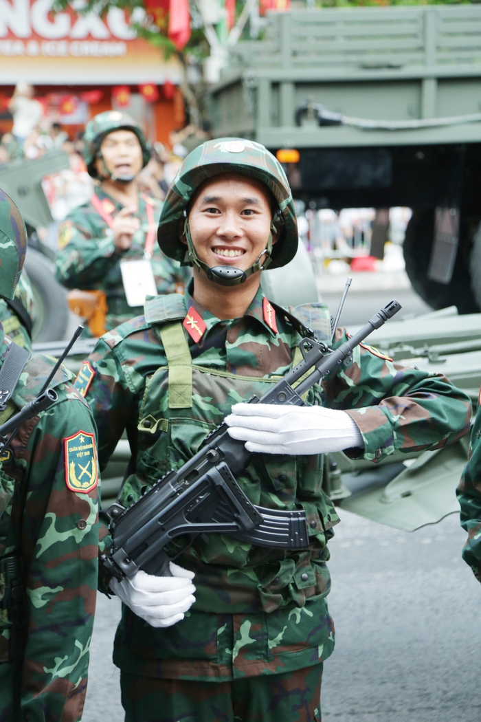 Chiến sĩ Khối pháo binh - tên lửa cùng người dân cất cao tiếng hát "Việt Nam - Hồ Chí Minh"- Ảnh 4. Chiến sĩ Khối pháo binh - tên lửa cùng người dân cất cao tiếng hát "Việt Nam - Hồ Chí Minh"- Ảnh 4.