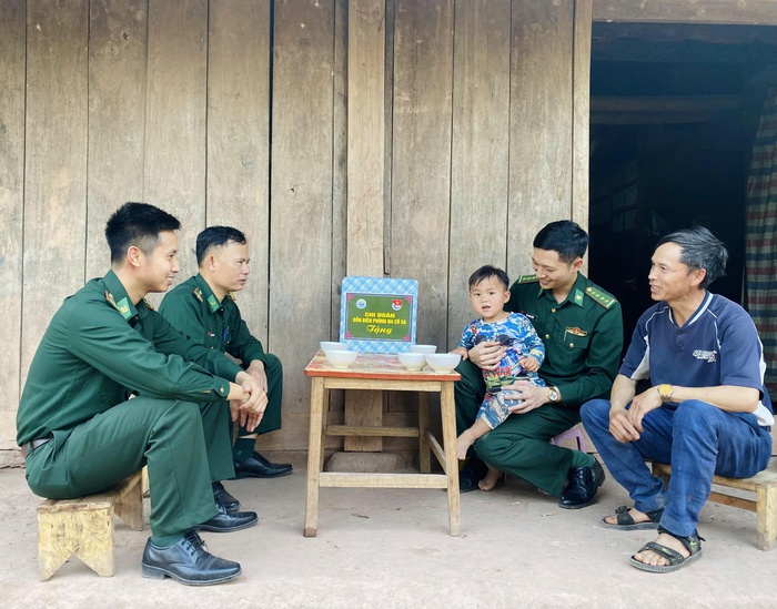 Điện Biên: Bộ đội Biên phòng chung tay đưa diện mạo nông thôn ở biên giới ngày càng khởi sắc- Ảnh 1. Điện Biên: Bộ đội Biên phòng chung tay đưa diện mạo nông thôn ở biên giới ngày càng khởi sắc- Ảnh 1.