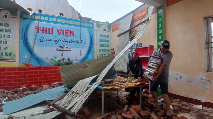 Hà Tĩnh: Các trường gấp rút khắc phục hậu quả sau bão, quyết tâm khai giảng đúng hẹn- Ảnh 3. Hà Tĩnh: Các trường gấp rút khắc phục hậu quả sau bão, quyết tâm khai giảng đúng hẹn- Ảnh 3.